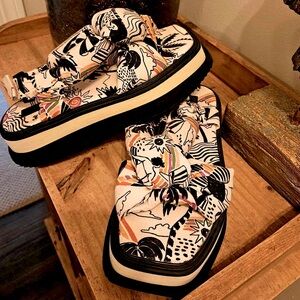 Super Fun and comfortable sandals, only wear them one time (small for me)